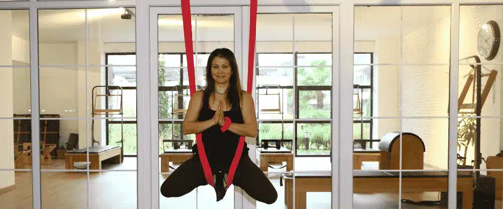 Posture en fly-yoga
